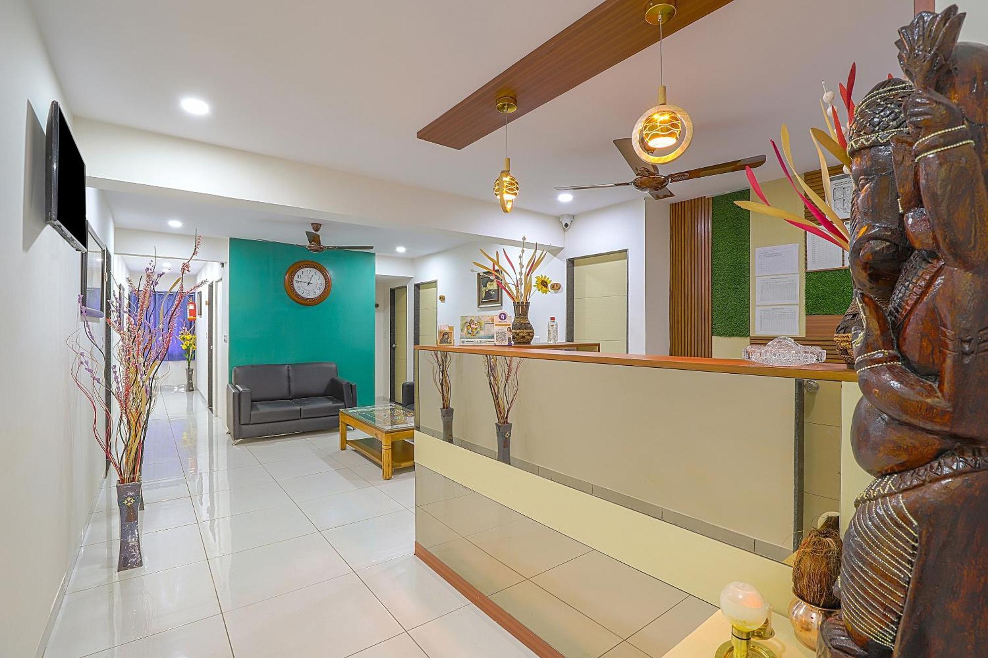 Hotel O La Veera Ахмедабад Экстерьер фото